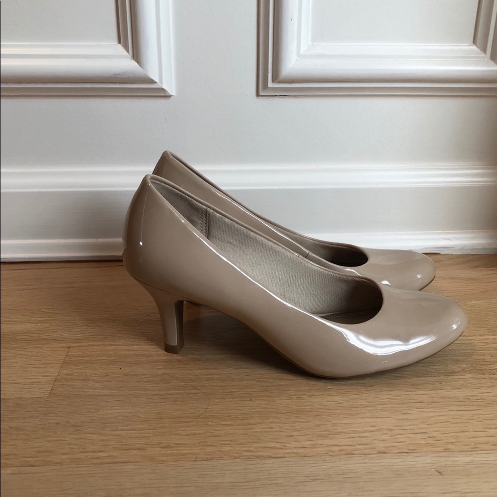 Life stride Nude Heels